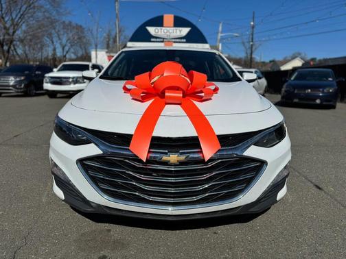 White 2019 Chevrolet Malibu LT