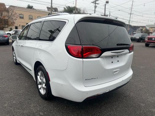 2019 Chrysler Pacifica Touring-L Plus