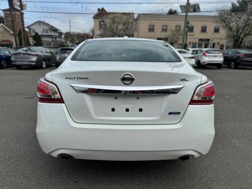 Pearl White 2013 Nissan Altima 2.5 SL