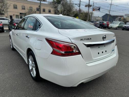 Pearl White 2013 Nissan Altima 2.5 SL