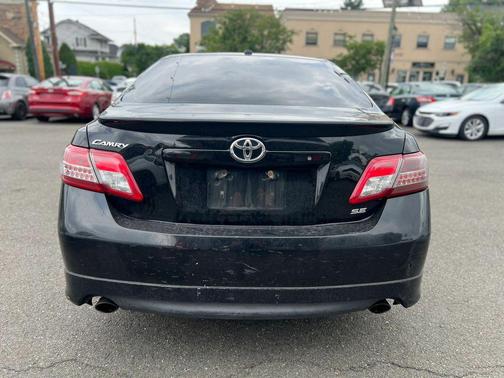 Black 2011 Toyota Camry SE