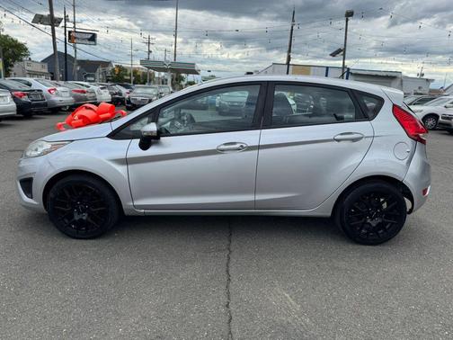 Ingot Silver Metallic 2013 Ford Fiesta SE