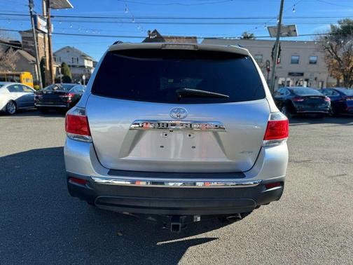 2013 Toyota Highlander SE