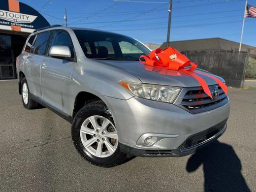 2013 Toyota Highlander SE