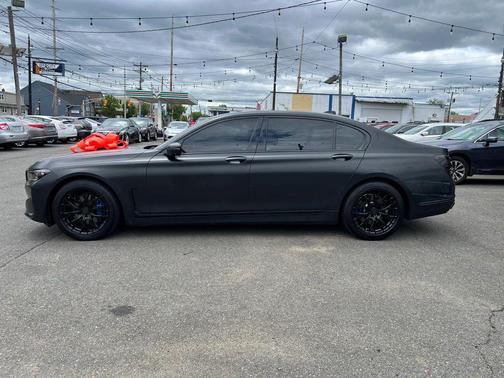 Black Sapphire Metallic 2020 BMW 740 xDrive