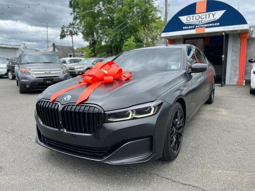 Black Sapphire Metallic 2020 BMW 740 xDrive