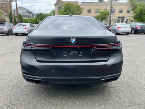 Black Sapphire Metallic 2020 BMW 740 xDrive