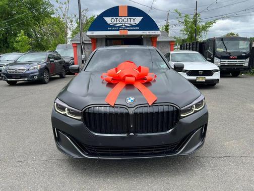 Black Sapphire Metallic 2020 BMW 740 xDrive