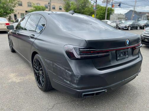 Black Sapphire Metallic 2020 BMW 740 xDrive