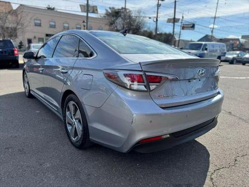 2016 Hyundai SONATA Hybrid Limited