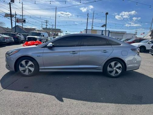 2016 Hyundai SONATA Hybrid Limited