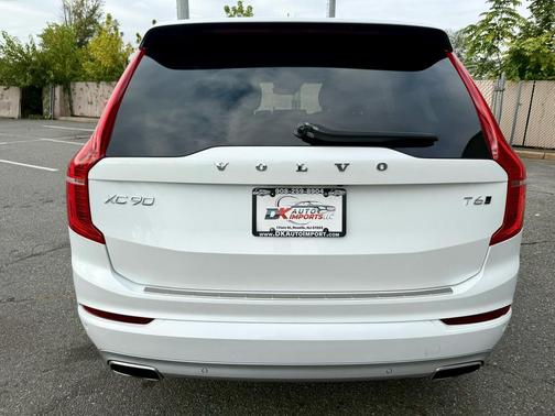 2020 Volvo XC90 T6 Momentum