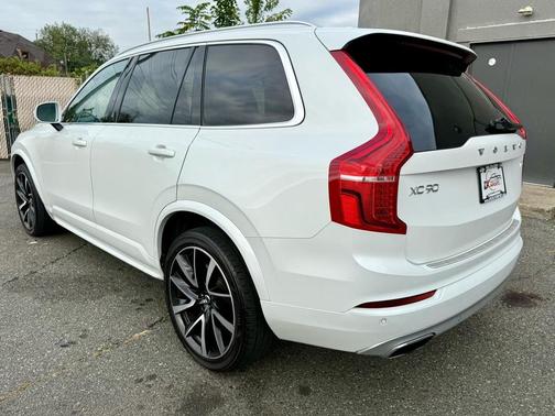 2020 Volvo XC90 T6 Momentum