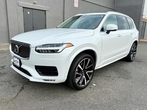 2020 Volvo XC90 T6 Momentum