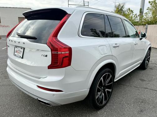 2020 Volvo XC90 T6 Momentum