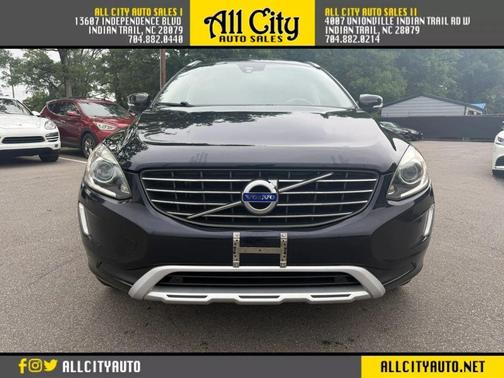 Magic Blue Metallic 2017 Volvo XC60 T6 Dynamic