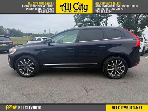 Magic Blue Metallic 2017 Volvo XC60 T6 Dynamic
