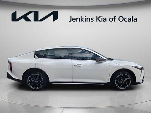 Snow White Pearl 2026 Kia K4 GT-LINE