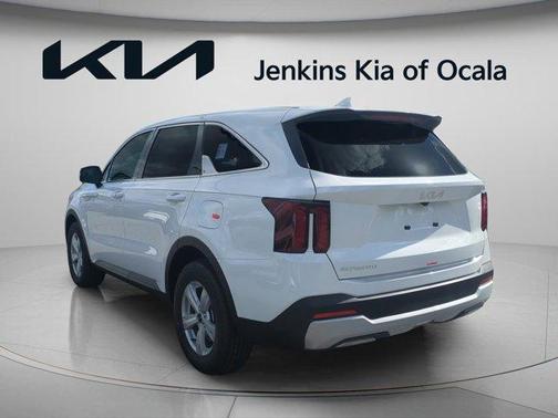Glacial White Pearl 2026 Kia Sorento LX