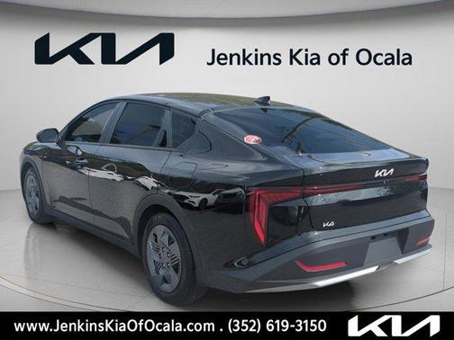 Aurora Black Pearl 2026 Kia K4 LX