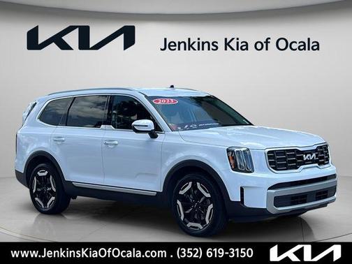 Glacial White Pearl 2023 Kia Telluride S