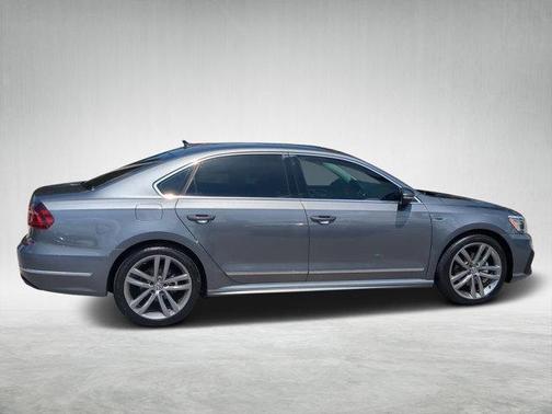 2019 Volkswagen Passat 2.0T SE R-Line