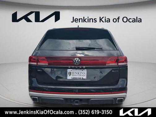 Deep Black Pearl Effect 2024 Volkswagen Atlas 2.0T Peak Edition SEL