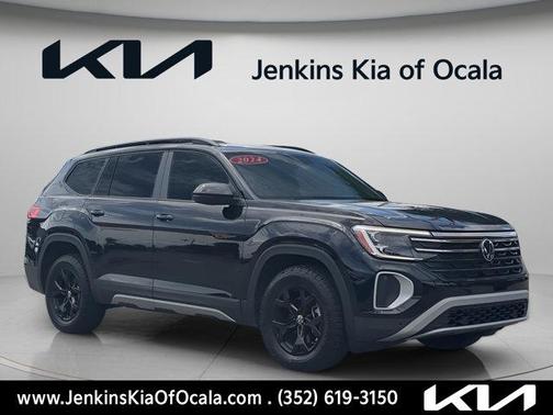 Deep Black Pearl Effect 2024 Volkswagen Atlas 2.0T Peak Edition SEL