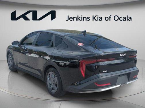 Aurora Black Pearl 2026 Kia K4 LX