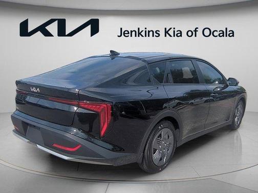 Aurora Black Pearl 2026 Kia K4 LX