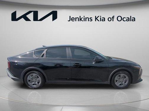 Aurora Black Pearl 2026 Kia K4 LX