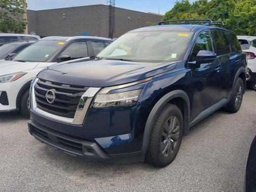 2022 Nissan Pathfinder SV