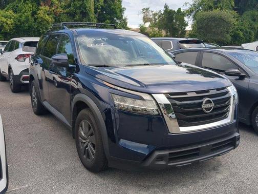 2022 Nissan Pathfinder SV