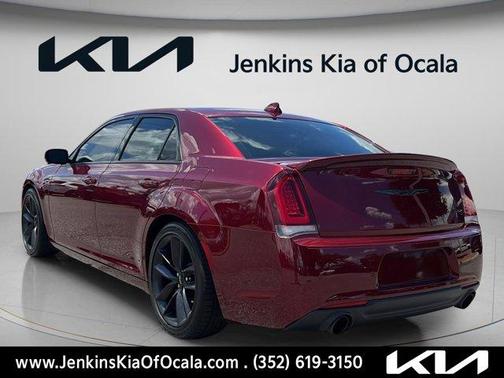 Velvet Red Pearlcoat 2023 Chrysler 300