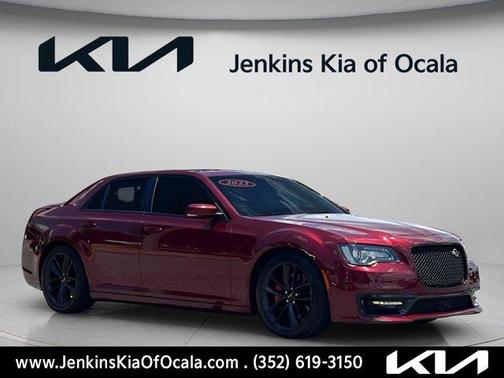 Velvet Red Pearlcoat 2023 Chrysler 300