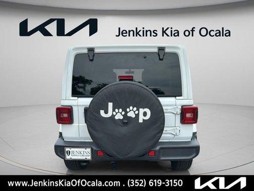 Bright White Clearcoat 2021 Jeep Wrangler Unlimited Sahara