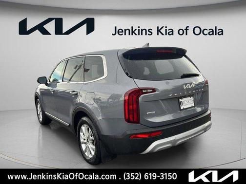 Everlasting Silver 2022 Kia Telluride LX