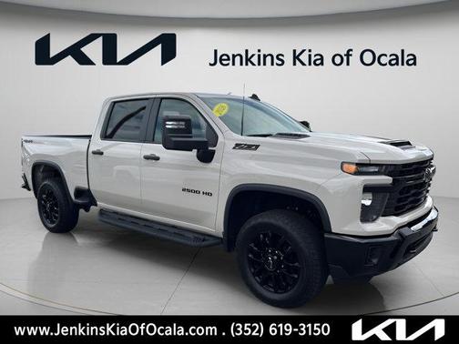 White Sand 2026 Chevrolet Silverado 2500 Custom