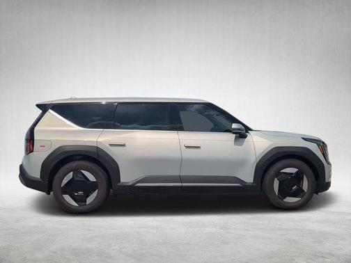 2026 Kia EV9 Light Long Range