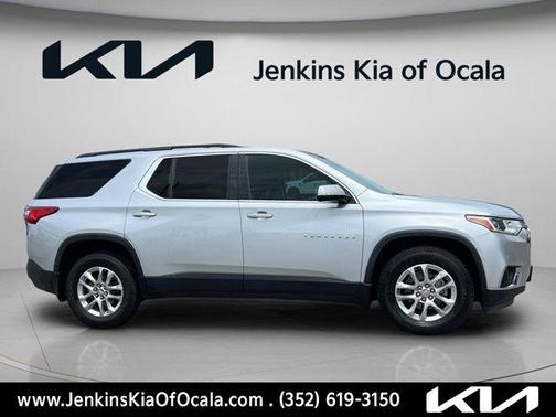 Silver Ice Metallic 2019 Chevrolet Traverse LT Cloth