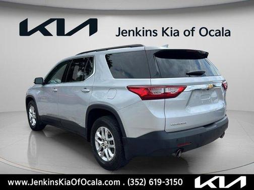 Silver Ice Metallic 2019 Chevrolet Traverse LT Cloth
