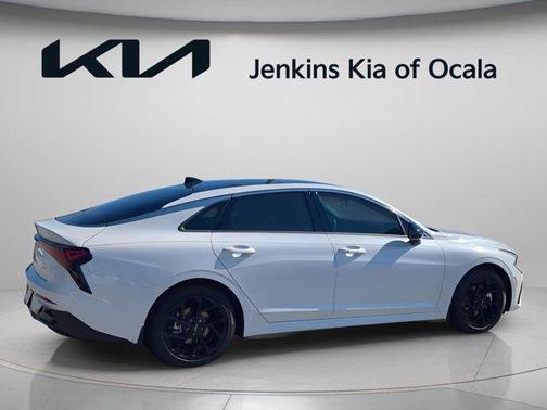 Snow White Pearl 2026 Kia K5 GT-Line