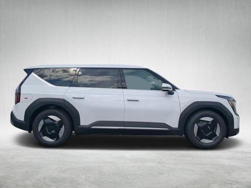 2026 Kia EV9 Light Long Range