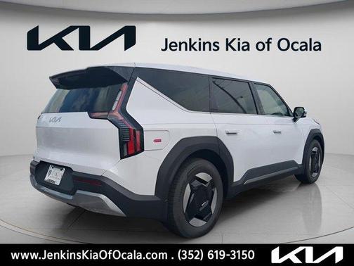 Glacial White Pearl 2026 Kia EV9 Light Long Range