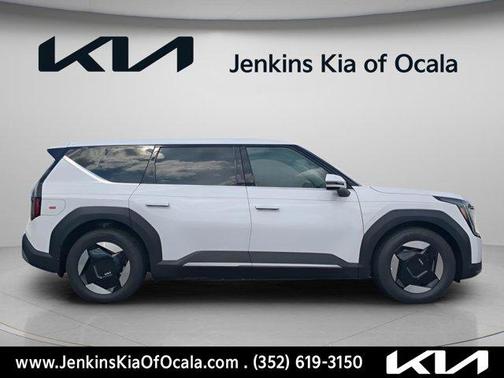 Glacial White Pearl 2026 Kia EV9 Light Long Range