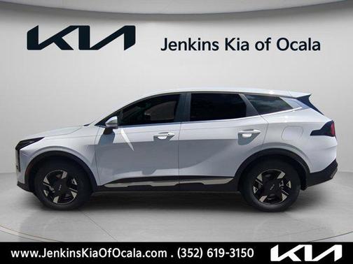 Glacial White Pearl 2026 Kia Sportage LX