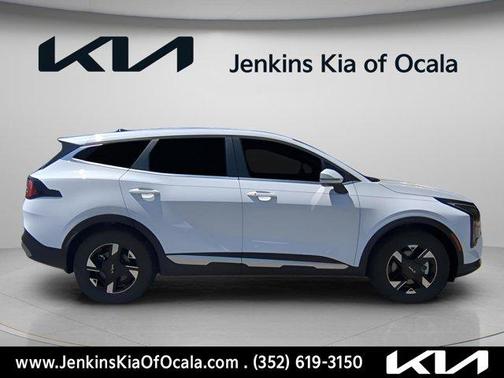 Glacial White Pearl 2026 Kia Sportage LX