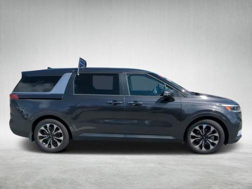2023 Kia Carnival EX
