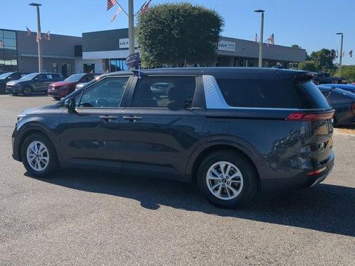 2023 Kia Carnival LX