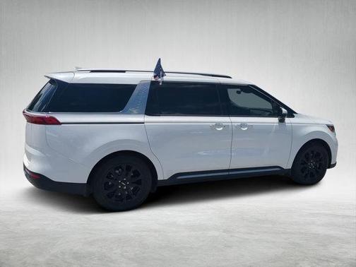 2024 Kia Carnival SX